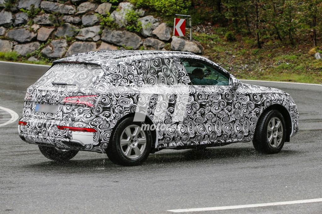 audi-q5-201627914_8.jpg