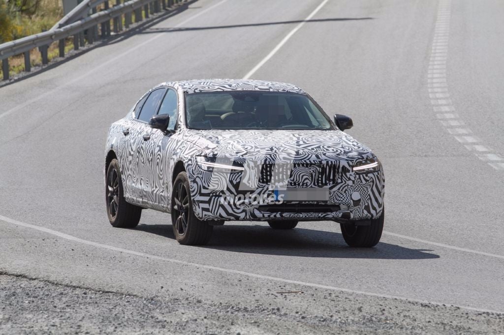 volvo-s90-cross-country-201628450_3.jpg