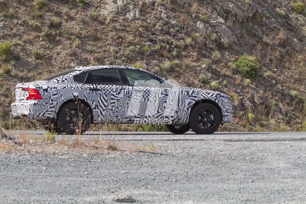 volvo-s90-cross-country-201628450_6.jpg