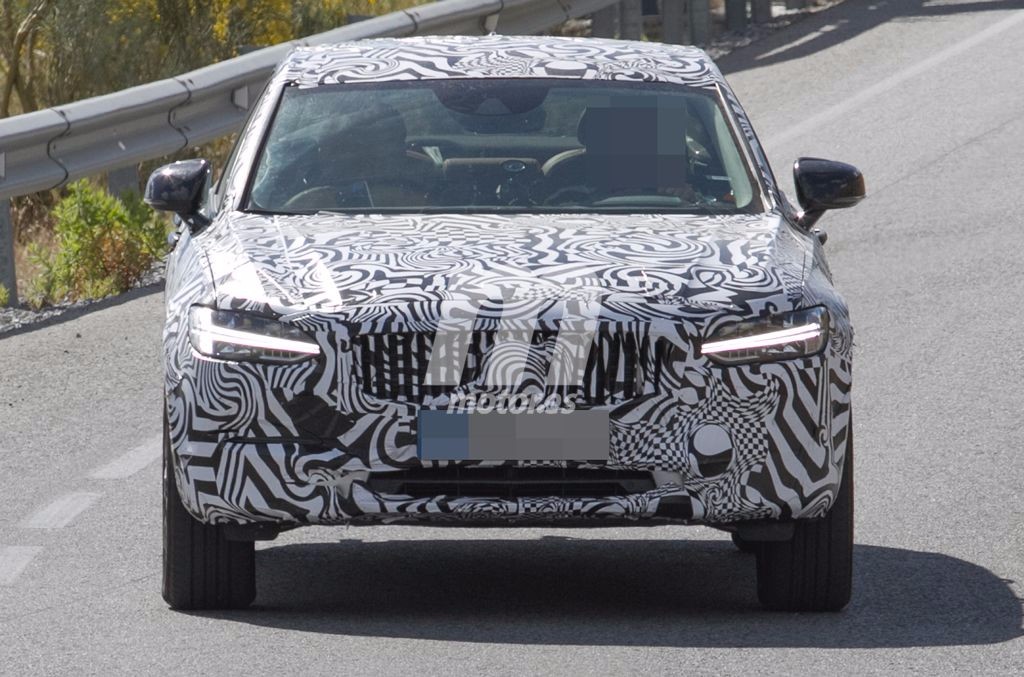 volvo-s90-cross-country-201628450_9.jpg