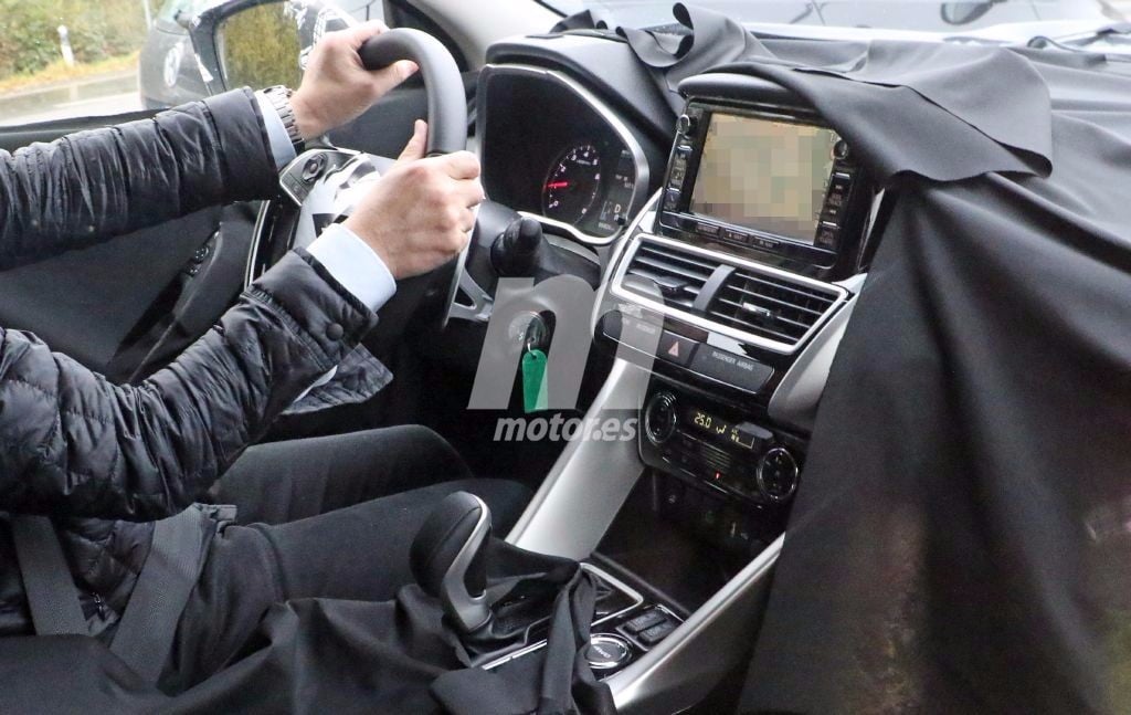 mitsubishi-xr-201632056_12.jpg
