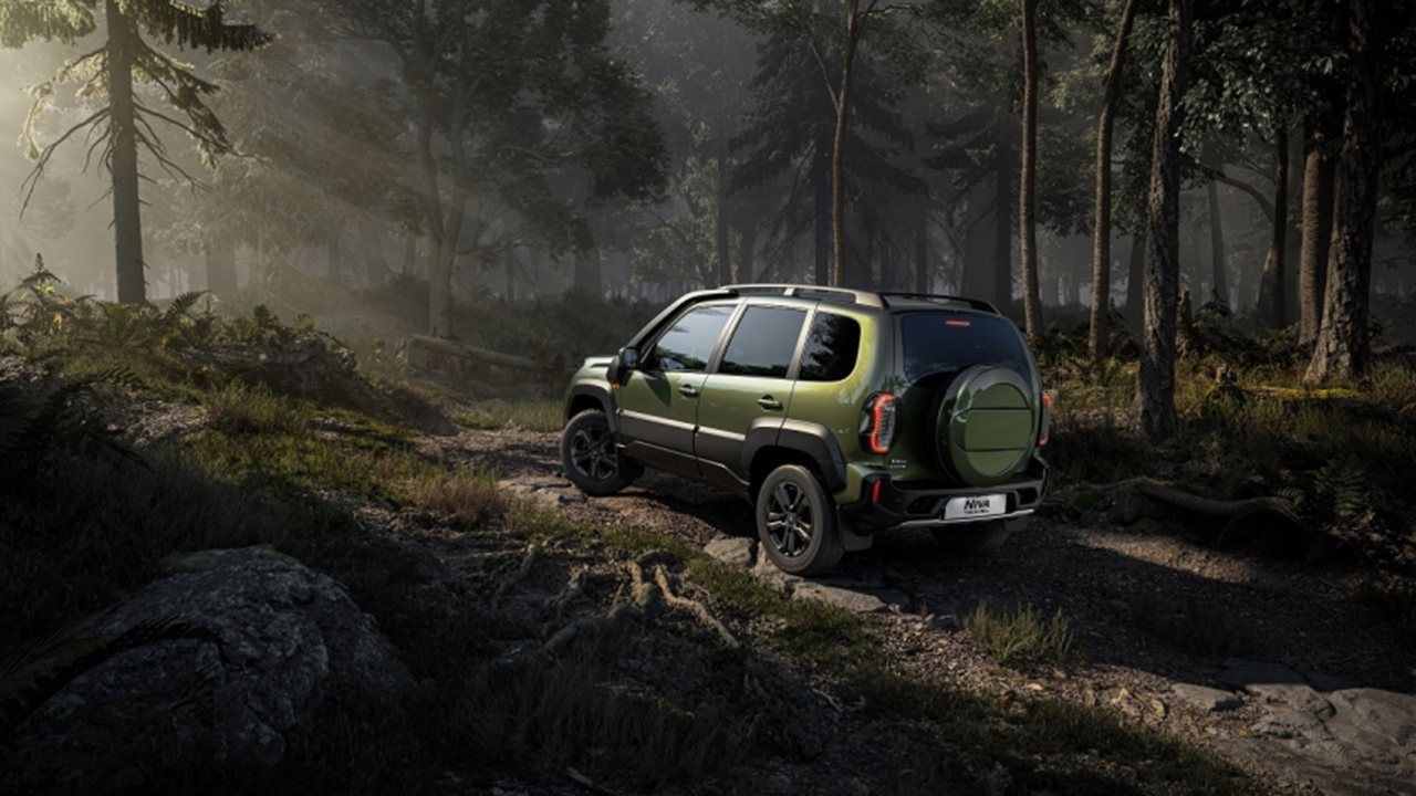 Lada Niva Travel - posterior