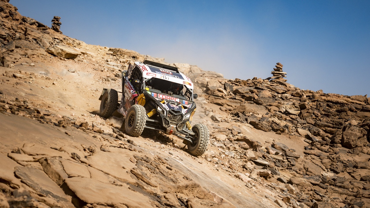 Nasser Al-Attiyah repite victoria mientras Carlos Sainz cede media hora