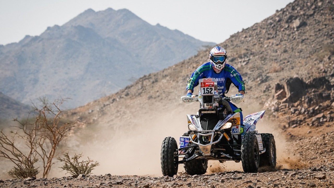 Toby Price conquista la primera etapa y raja las costuras de Honda