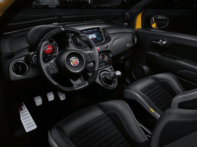 Abarth 595 2016 - interior