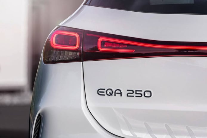 Foto espía Mercedes EQA 2021 - exterior