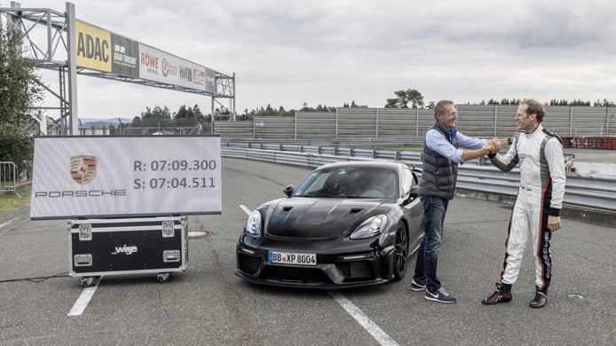 Foto Porsche 718 Cayman GT4 RS 2022 - exterior