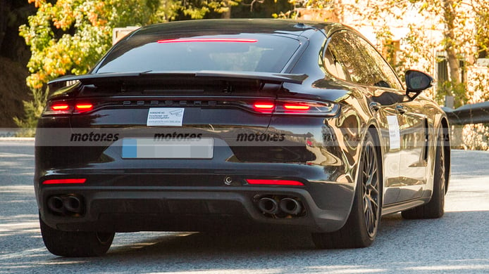 Porsche Panamera 2022 - rear spy photo