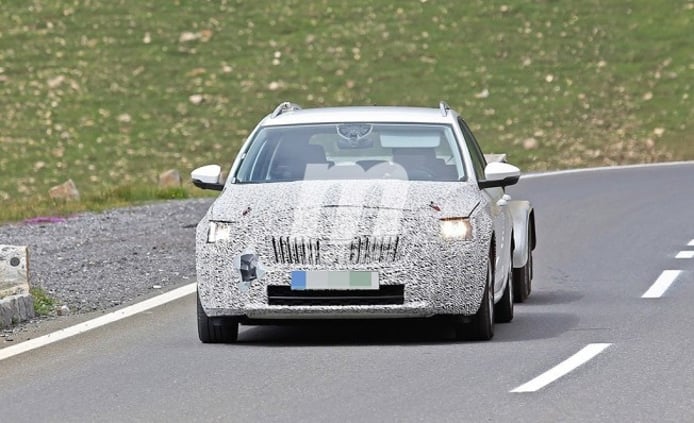 Skoda Octavia 2020 - foto espía frontal Skoda Octavia 2020 - foto espía frontal