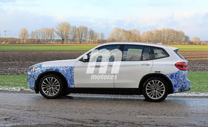 BMW iX3 - foto espía lateral BMW iX3 - foto espía lateral