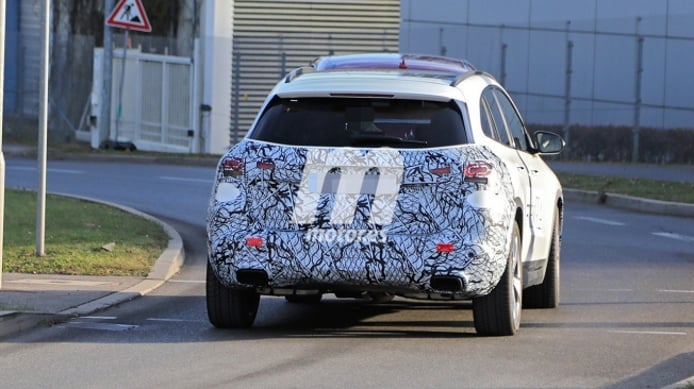 Mercedes GLA 2020 - foto espía posterior