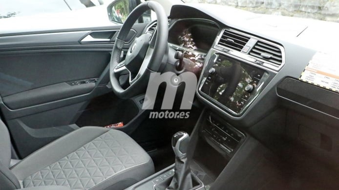 Volkswagen Tiguan 2021 - шпионское фото интерьера