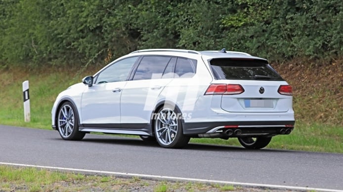 Volkswagen Golf Variant R 2021 - foto espía posterior