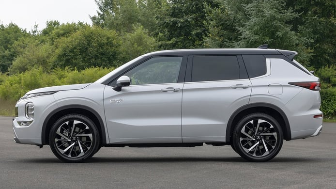 Mitsubishi Outlander PHEV 2022 - lateral