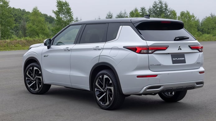 Mitsubishi Outlander PHEV 2022 - posterior