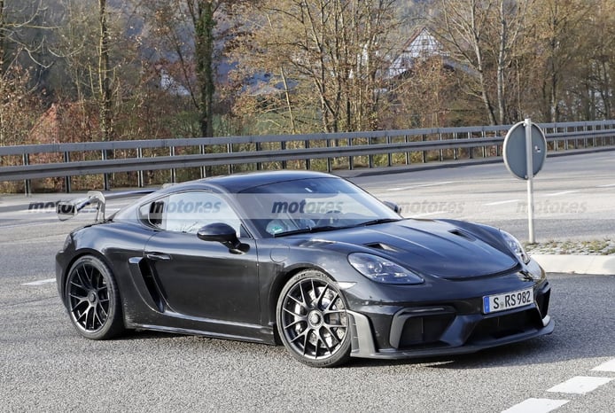 Foto espía Porsche 718 Cayman GT4 RS 2022 - exterior