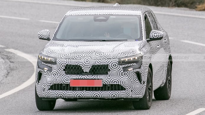 Renault Kadjar E-Tech Hybrid - front spy photo