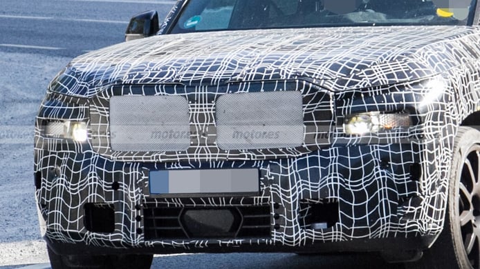 BMW X8 - foto espía frontal