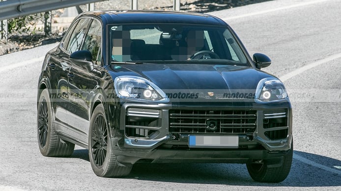 Porsche Cayenne 2022 - foto espía frontal