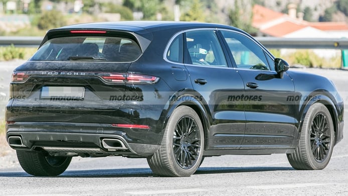 Porsche Cayenne 2022 - rear spy photo