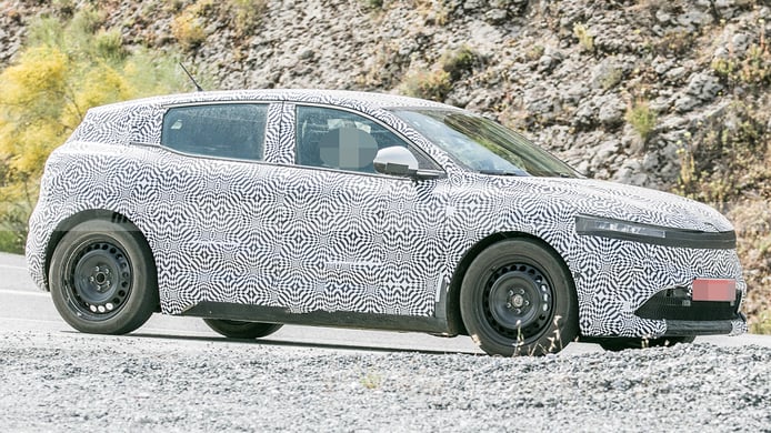 Renault Mégane E-Tech Electric - foto espía lateral