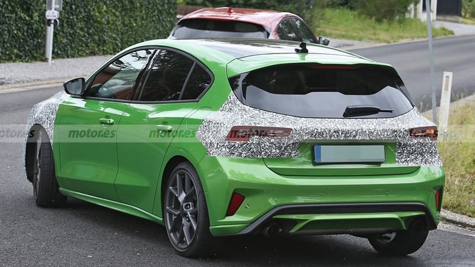 Ford Focus ST 2022 - rear spy photo