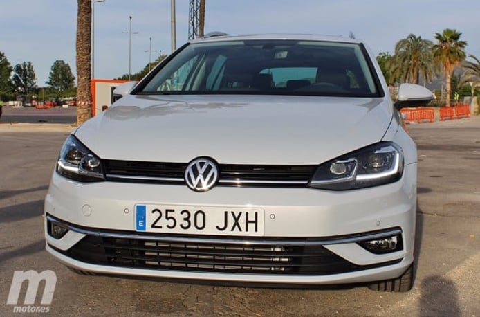 Volkswagen Golf Variant 2017 - frontal Volkswagen Golf Variant 2017 - frontal