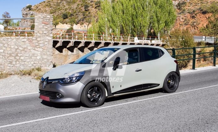 Renault Clio 2019 - foto espía Renault Clio 2019 - foto espía