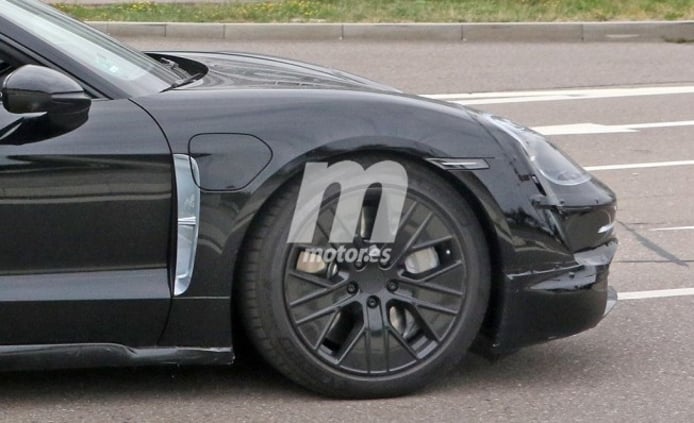 Porsche Taycan 2020 - foto espía llanta Porsche Taycan 2020 - foto espía llanta