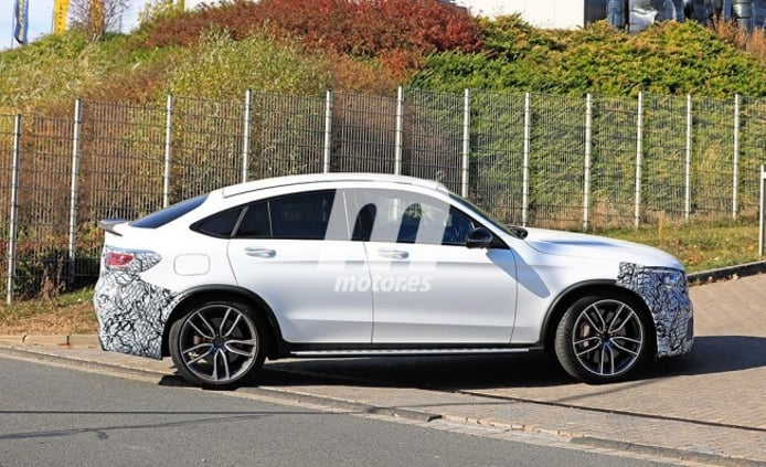 Mercedes-AMG GLC 63 Coupé 2019 - foto espía lateral Mercedes-AMG GLC 63 Coupé 2019 - foto espía lateral