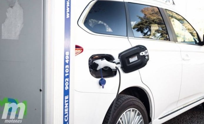 Mitsubishi Outlander PHEV 2019 - posterior Mitsubishi Outlander PHEV 2019 - posterior