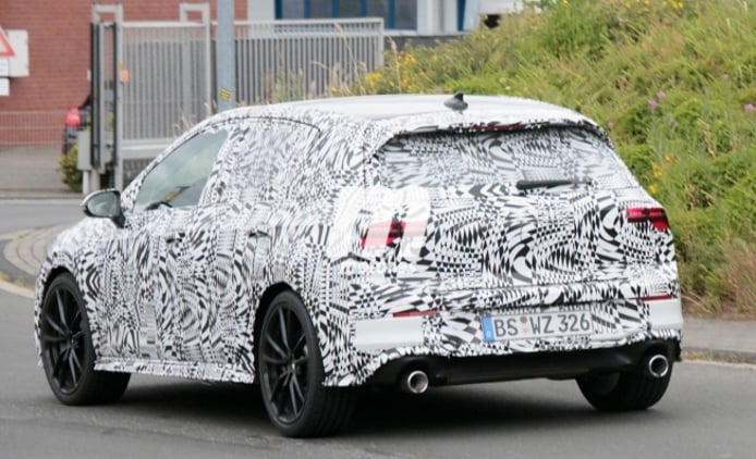 Volkswagen Golf GTI 2021 - foto espía posterior