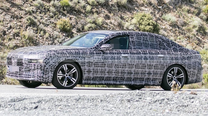 BMW Serie 7 2023 - foto espía