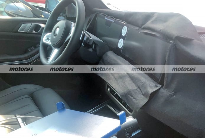 Spy photo BMW X7 Facelift 2023 - interior