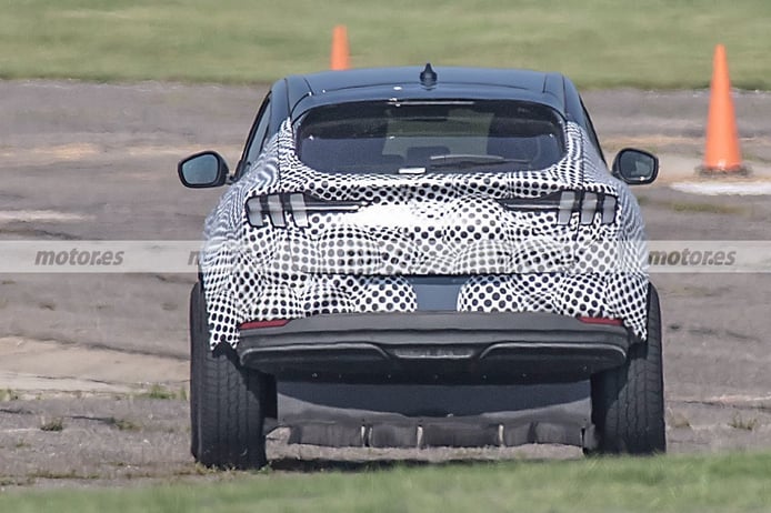 Foto espía mula Lincoln SUV eléctrico 2022