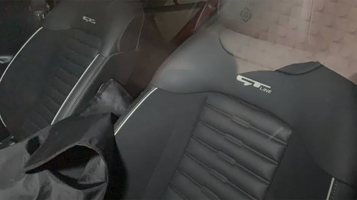 Los asientos del nuevo KIA Sportage 2022 con acabado GT Line al descubierto