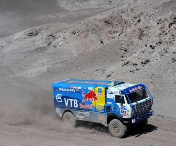 Dakar 2011 - 5ta Etapa. Peterhansel gana la etapa y se acerca a Sainz. Coma, líder a 10 minutos
