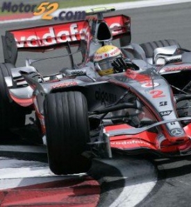Hamilton sigue liderando en China