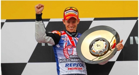 Stoner gana en casa y es el nuevo campeón del mundo
