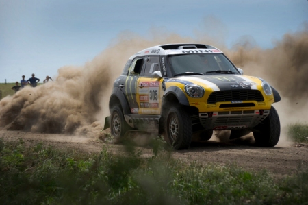 Dakar 2012, Nani Roma consigue su primer triunfo. Marc Coma pierde la punta en motos.
