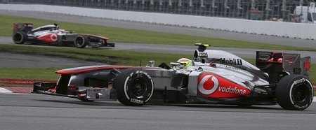 Button se autodescarta para el título