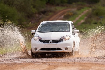 Nissan crea el primer coche que se limpia solo