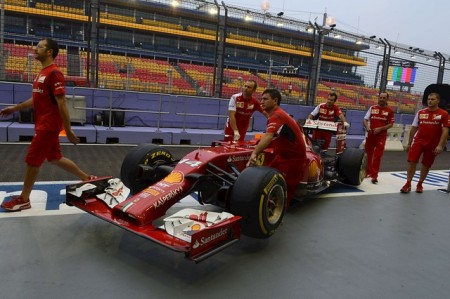 Fernando Alonso, primero en los entrenamientos libres