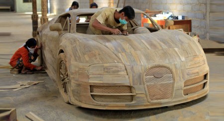 Un Bugatti Veyron de madera a escala 1:1 solo cuesta 2.800 euros