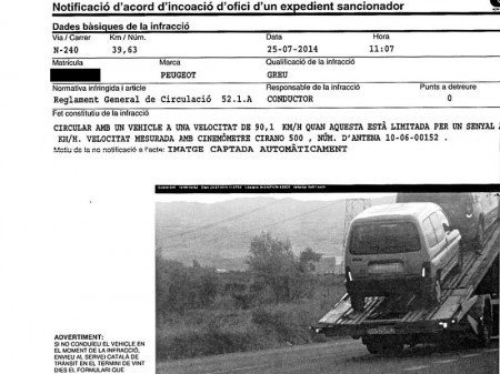 Le multan por exceso de velocidad cuando el vehículo iba en una grúa