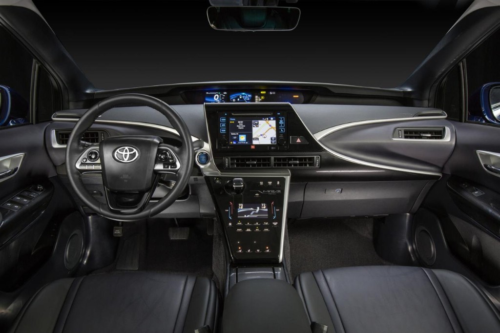 Así es el interior del Toyota Mirai, el FCV de producción. Motor.es