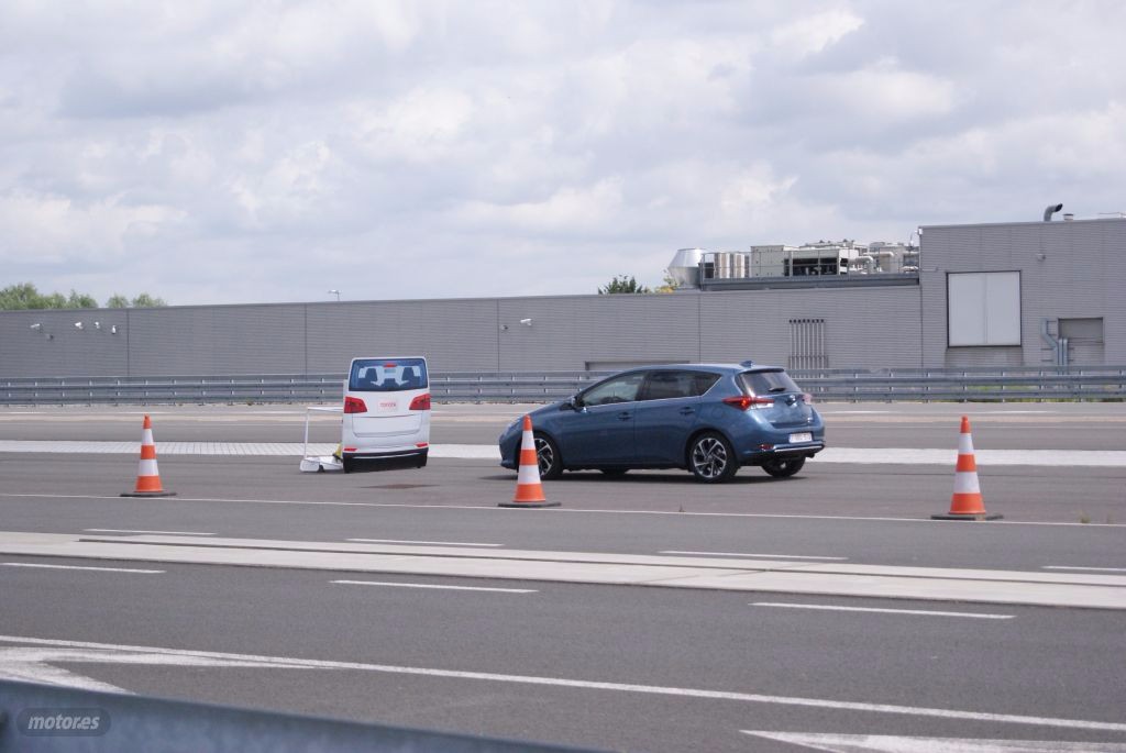 Probamos El Sistema Precolisi n Del Nuevo Toyota Auris Motor es probamos-el-sistema-precolisi-n-del-nuevo-toyota-auris-motor-es