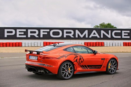 ¿Te gustaría dar una vuelta a Nürburgring en un Jaguar F-Type SVR? ¡Ahora puedes!