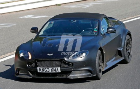 Prototipo del Aston Martin Vantage GT12 Roadster cazado en Nürburgring