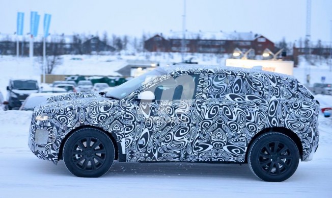 Jaguar E-Pace 2018 - foto espía lateral Jaguar E-Pace 2018 - foto espía lateral
